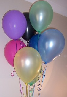19 adet farkl� renklerde u�an balon demeti
